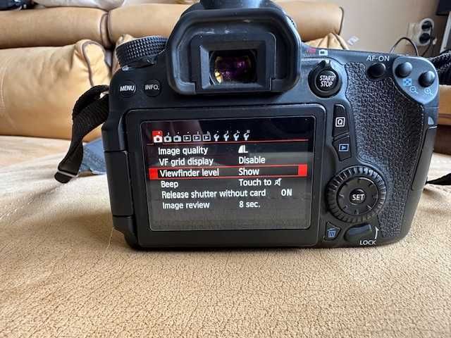 Фотоапарат Canon EOS 70 D с 3 обектива, чанта за носене и аксесоари