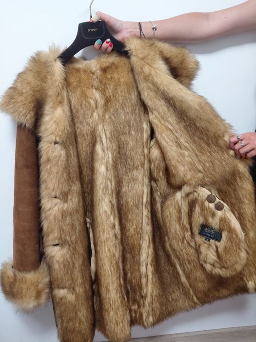 Vând haină din blană naturală