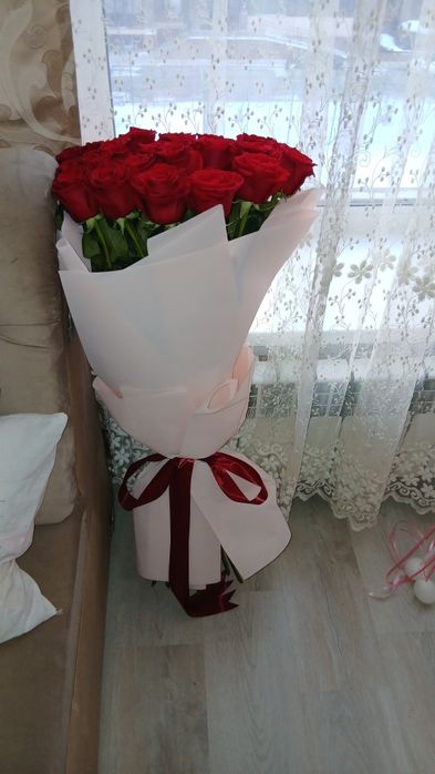 Бу цветы свежие сегодня дарили  25шт метровый   купили за 35000
