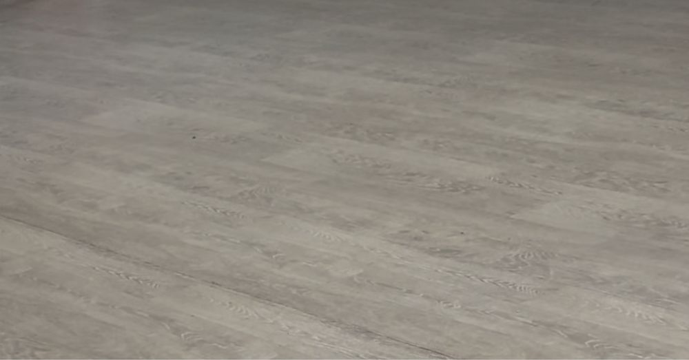 Продам линолеум ширина 3,5м длина 10,7м ,2 отреза