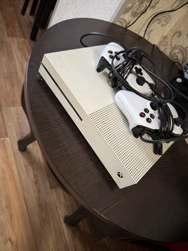 Продаю x box хороший