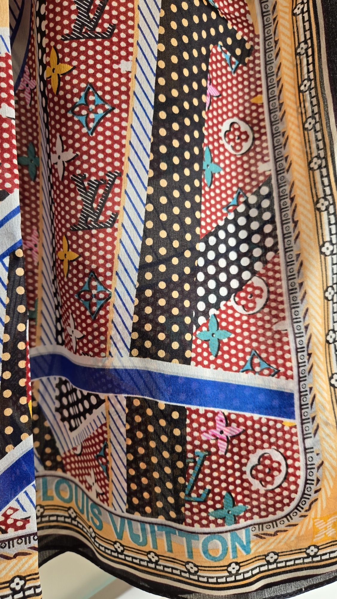 Копринен шал Louis Vuitton нов