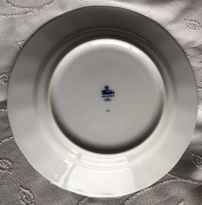 Порцеланови чинии син кобалт, декорирани със злато  Хихон и Прага нови