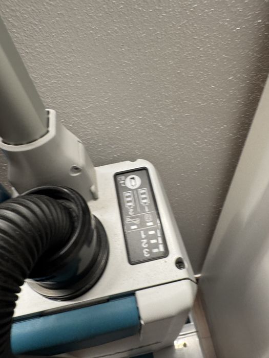 Makita Dvc560PT2 aspirator cu incarcator si 2 bateri