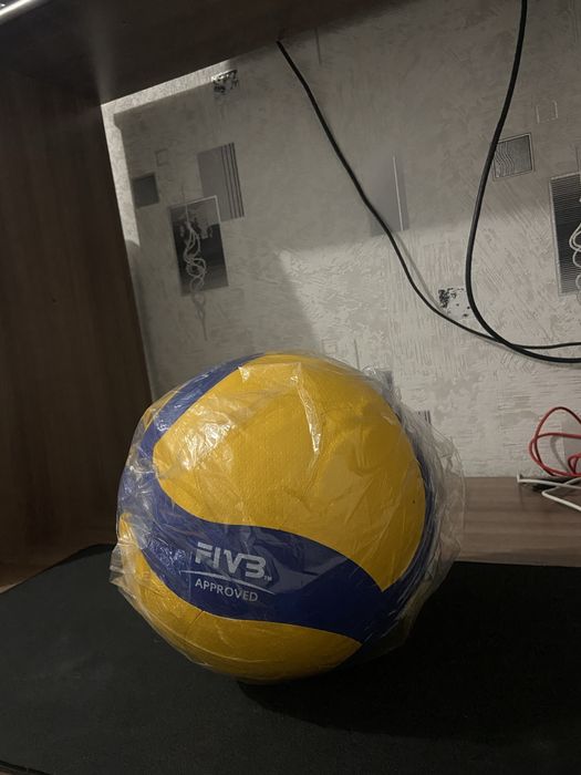 Продам мяч Mikasa V300W новый