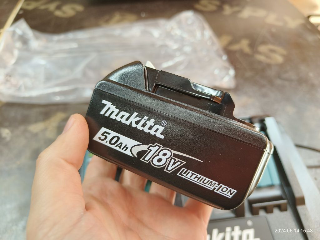 Makita АКБ 5Ач (2шт) + зарядка DC18RD аккумулятор 2х9А Макита