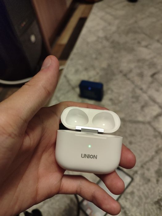 Продам Пауэрбанк и наушники только с кейсом