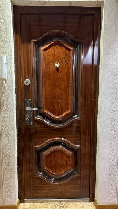Продается двери срочно бу