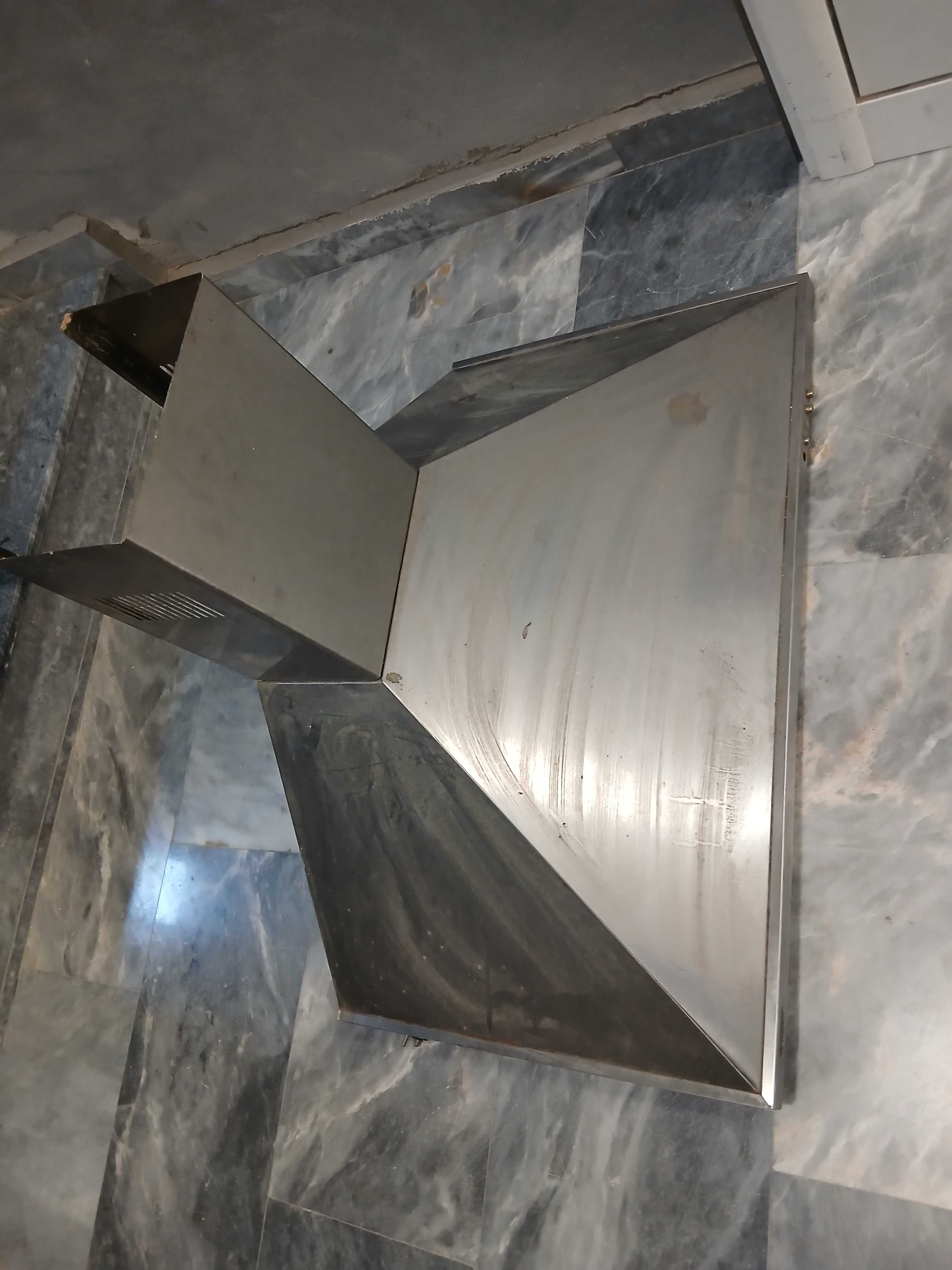 Продавам абсорбатор инокс 90 см.