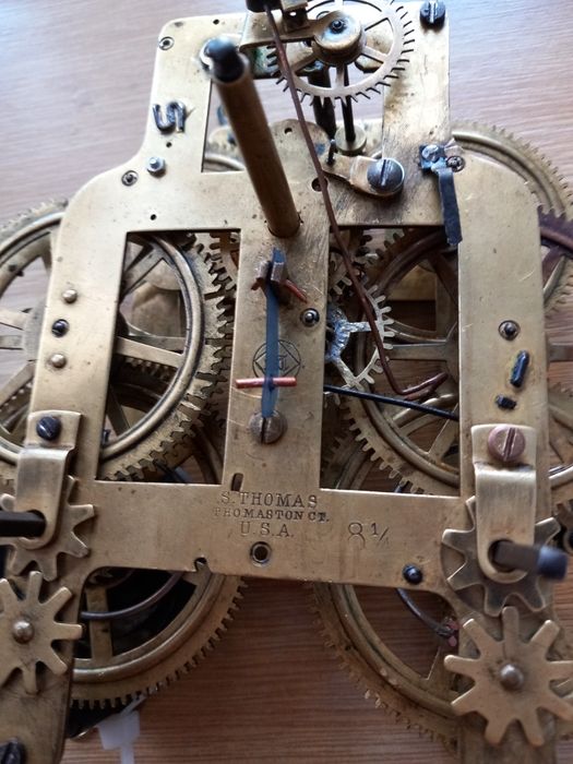 Vând mecanisme și cutii pendule