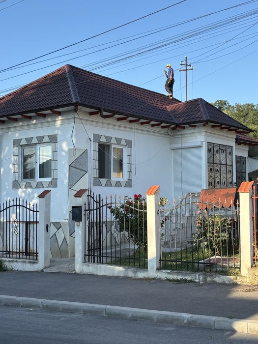 Montaj acoperis tigla metalica reparatii acoperisuri