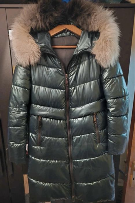 Vand geaca , e XXL - dar nu corespunde marimea merge pe un M-L