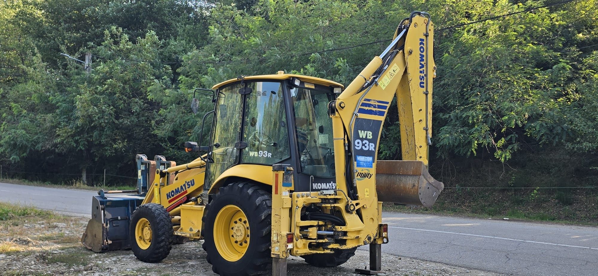 Vând buldoexcavator komatsu wb93r an 2012