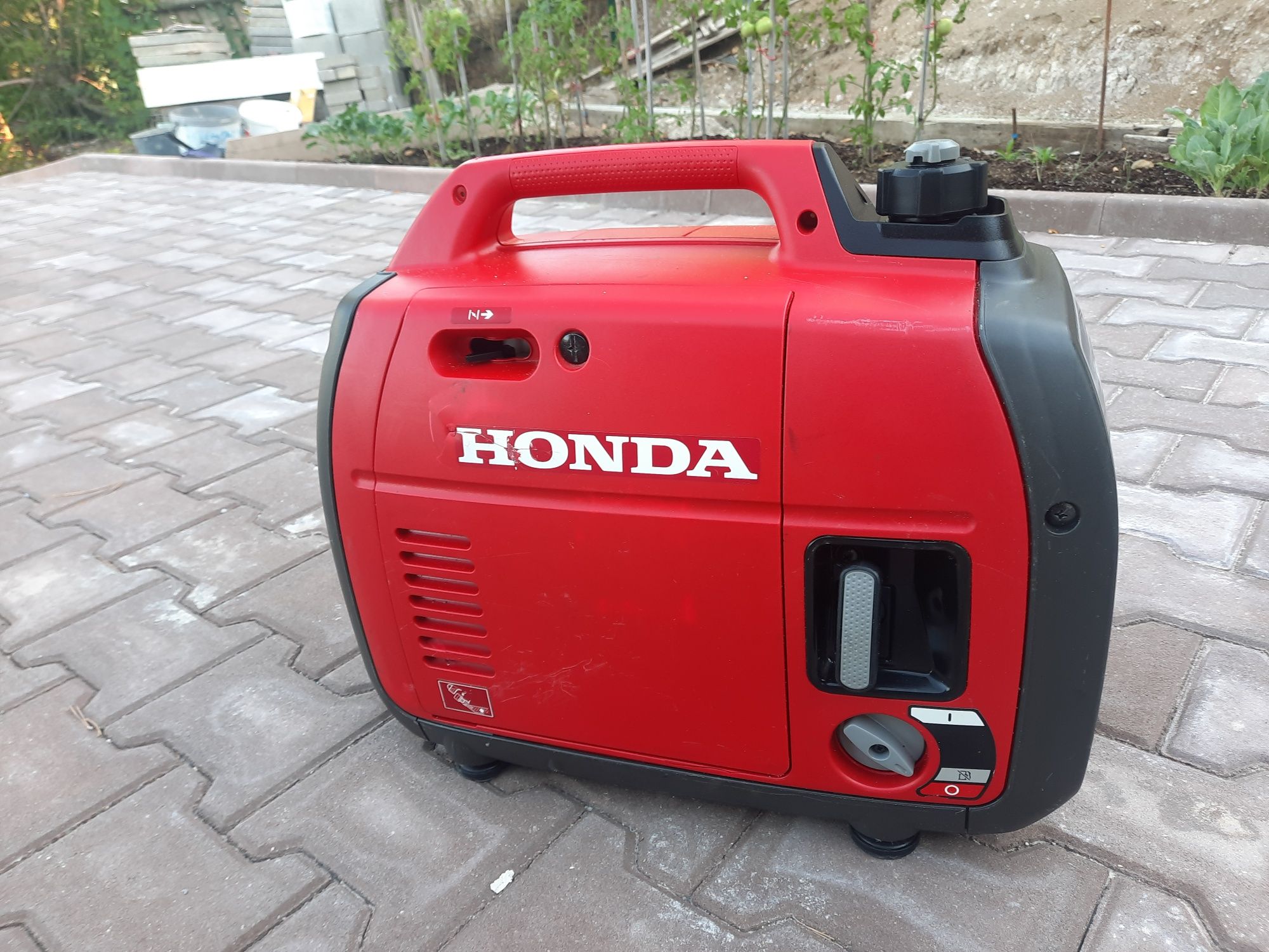 Генератор инверторен преносим Honda EU22i 2.2 kW Супер безшумен