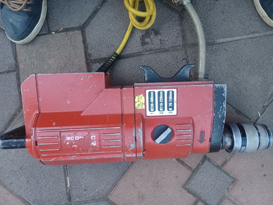 Masina de  carotat DD 400 în stare excelenta