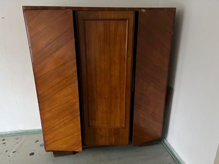 Отдам даром мебель и двери