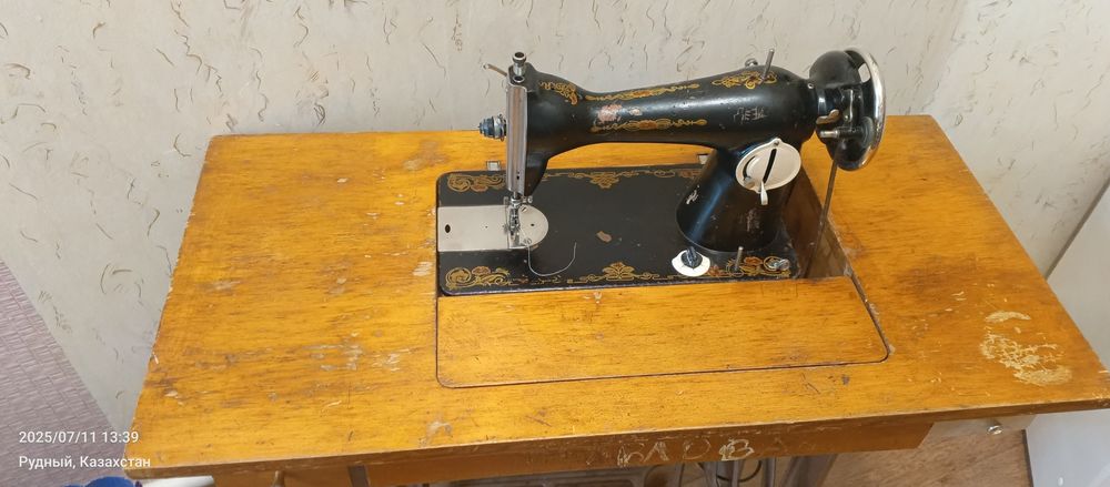 Швейная машина ножная