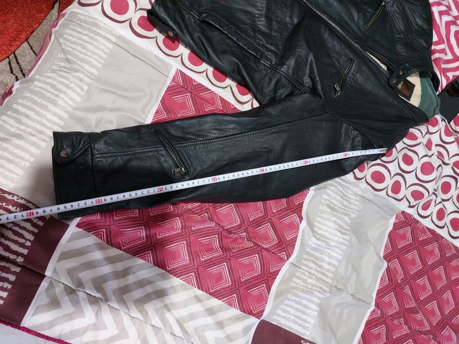 Vând geaca piele, tip moto, marca Ricano, mărimea L