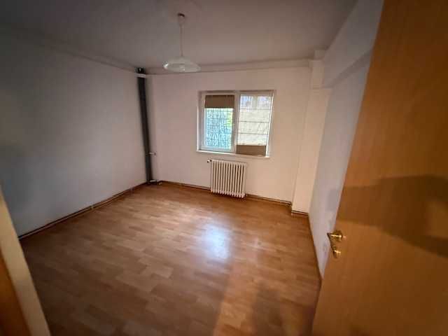 Apartament 4 camere, 100 mp, parter