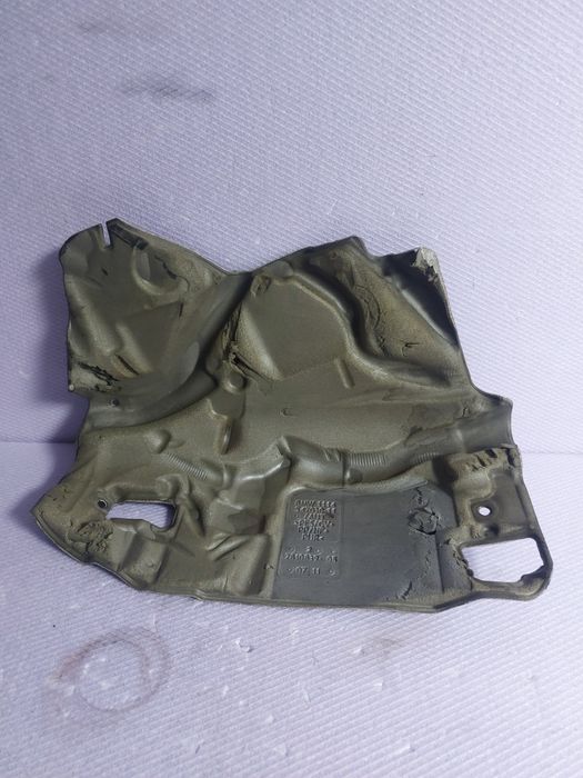 Scut acustic spate motor BMW N47 20 D Cod 7810839