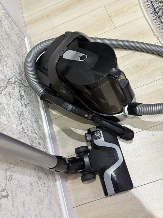 Палесос "Tefal Silence force" черный цвет