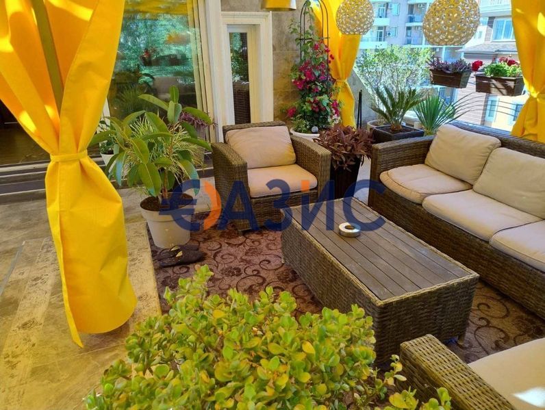 Мезонет с огромна тераса в затворен комплекс в Слънчев Бряг, България