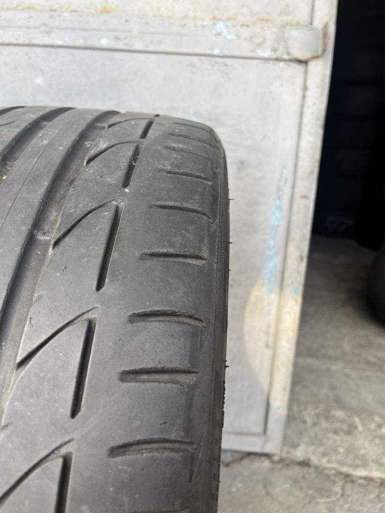 2 бр. летни гуми 225/35/18 Bridgestone AO DOT 2217 5 mm