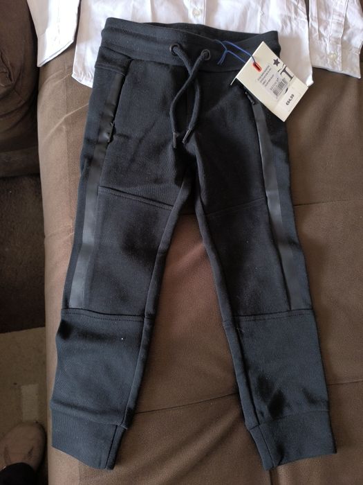 Бяла ризка и черен панталон за 3г. НоВИ