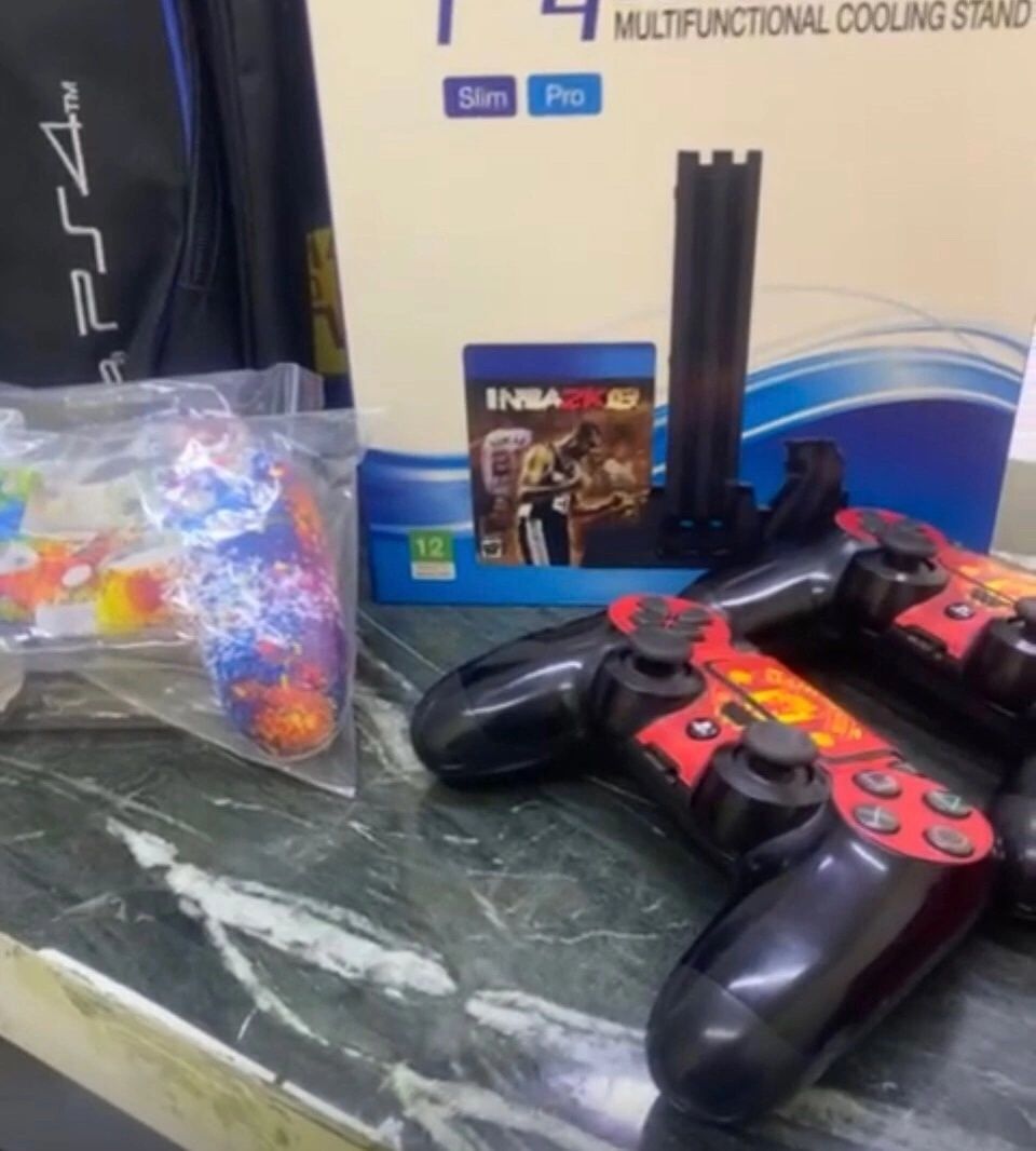 PS 4 , 85 000, все есть ,все работает