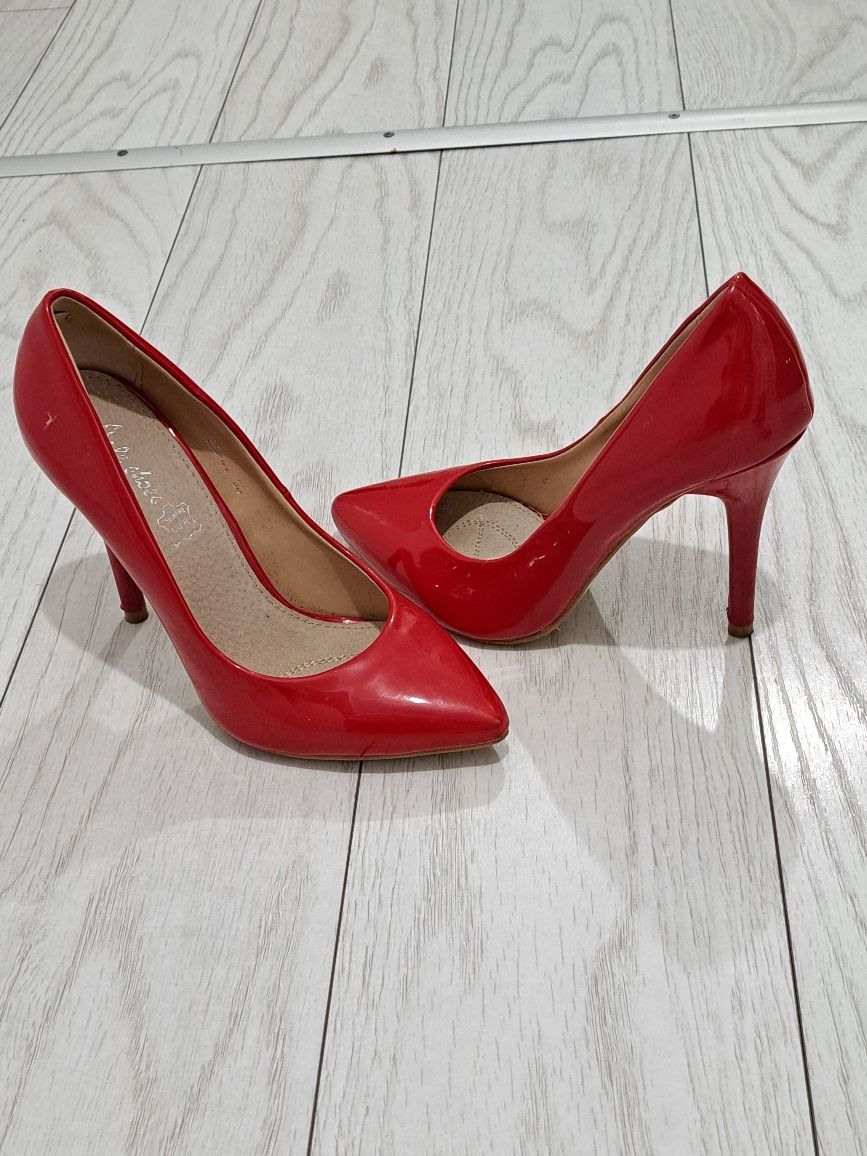 Pantofi stiletto mărimea 38