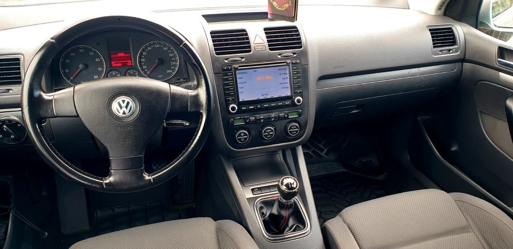 Vw Golf 5 ' 1.6mpi Navigație ' Fara Rugina sau Probleme ' Proprietar