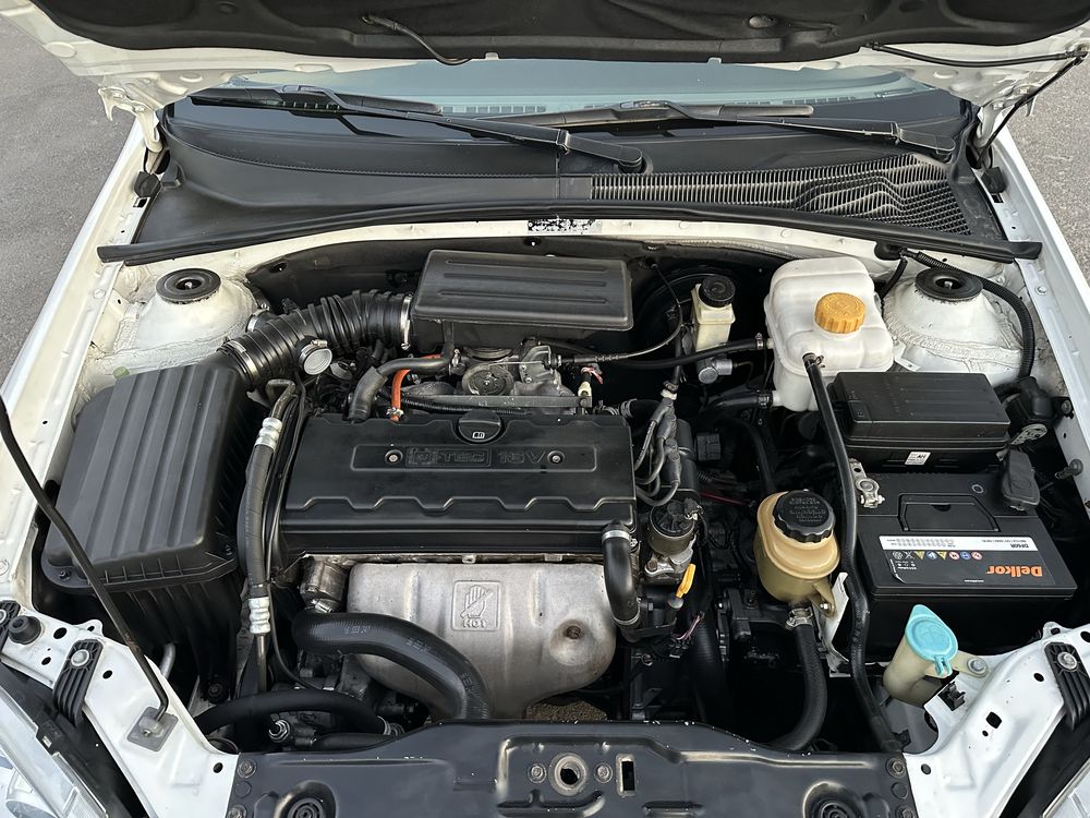 Lacetti 1.8 3-pozitsiya Full Avtomat karobka Korea sotiladi