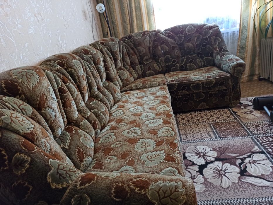 Продаётся угловой диван в отличном состоянии