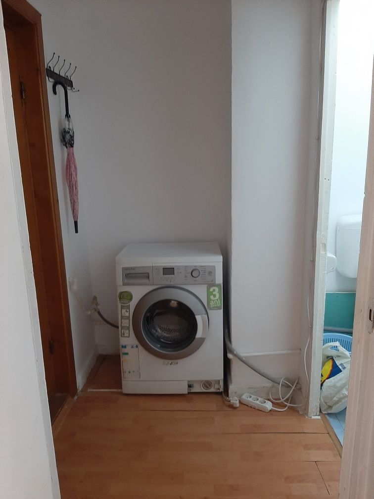 Garsoniera De închiriat, zona casa cărți