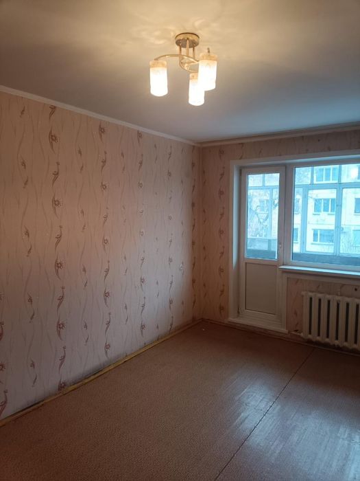 Продаётся 2 комнатная квартира Сокол 2й этаж15400