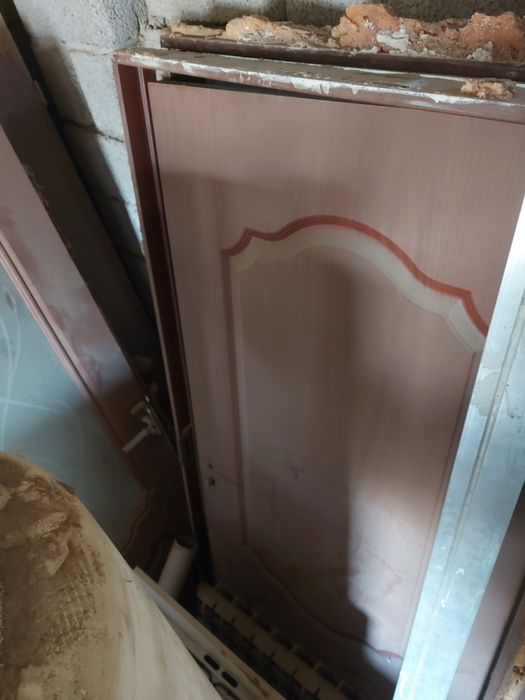 Продам двери для дома