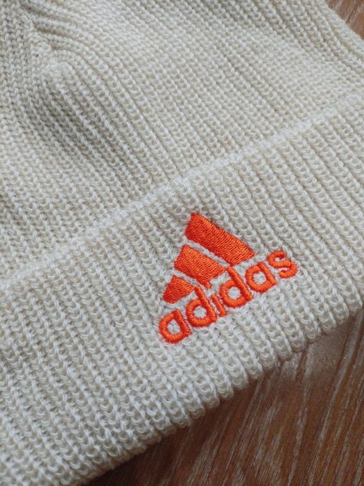 Оригинална дамска шапка Adidas