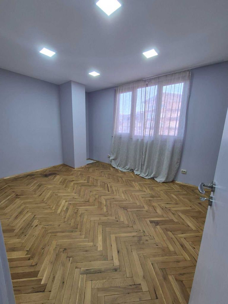 Дава се под наем Четиристаен апартамент в Ловеч, Вароша - 94 кв.м за 106000 € - Снимка #5