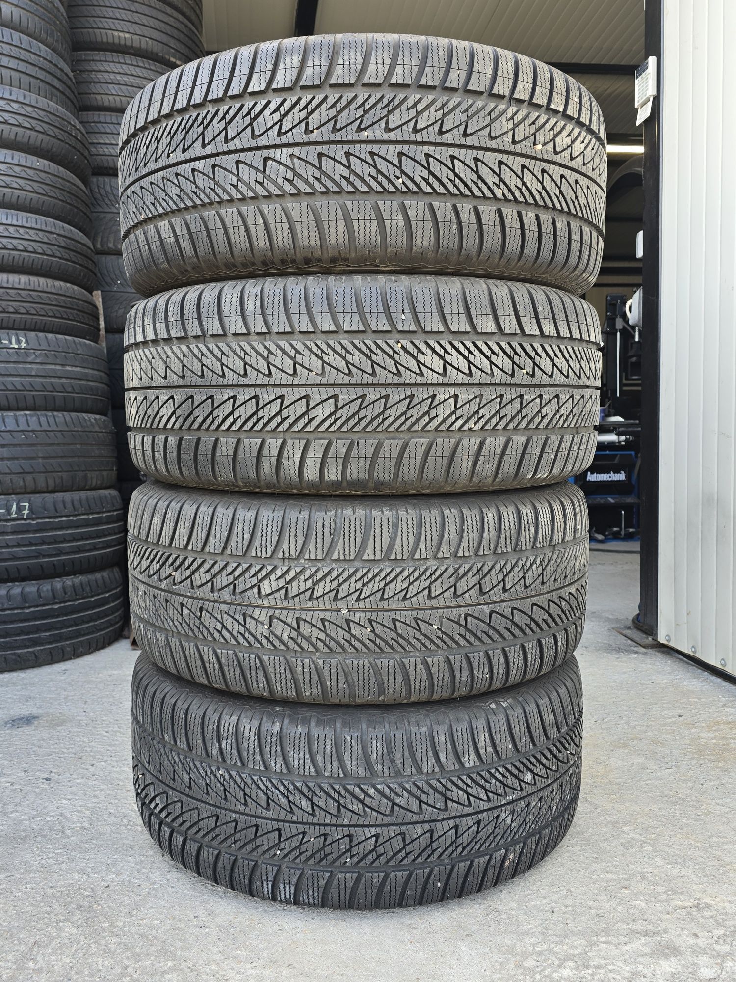 4 Броя 285/45/20 Goodyear 2x8,5mm 2x7,6mm