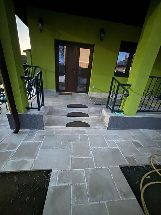 Vând casă la cheie