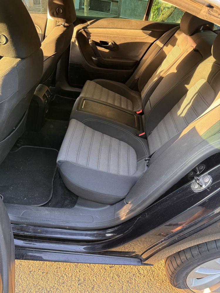 Vand volkswagen passat cc anul 2010 putin avariat