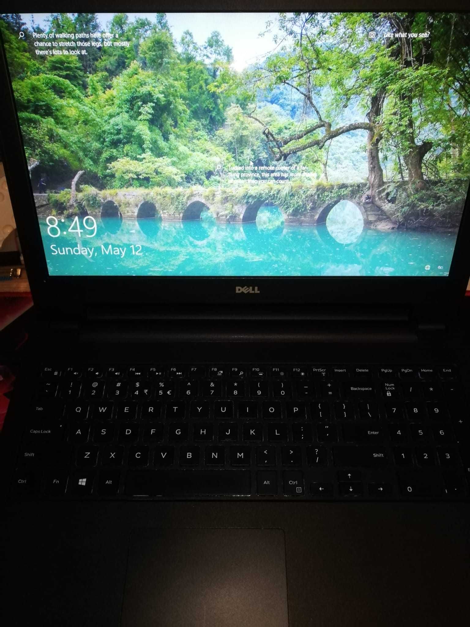 Laptop DELL Inspiron 15 cu procesor Intel  i7