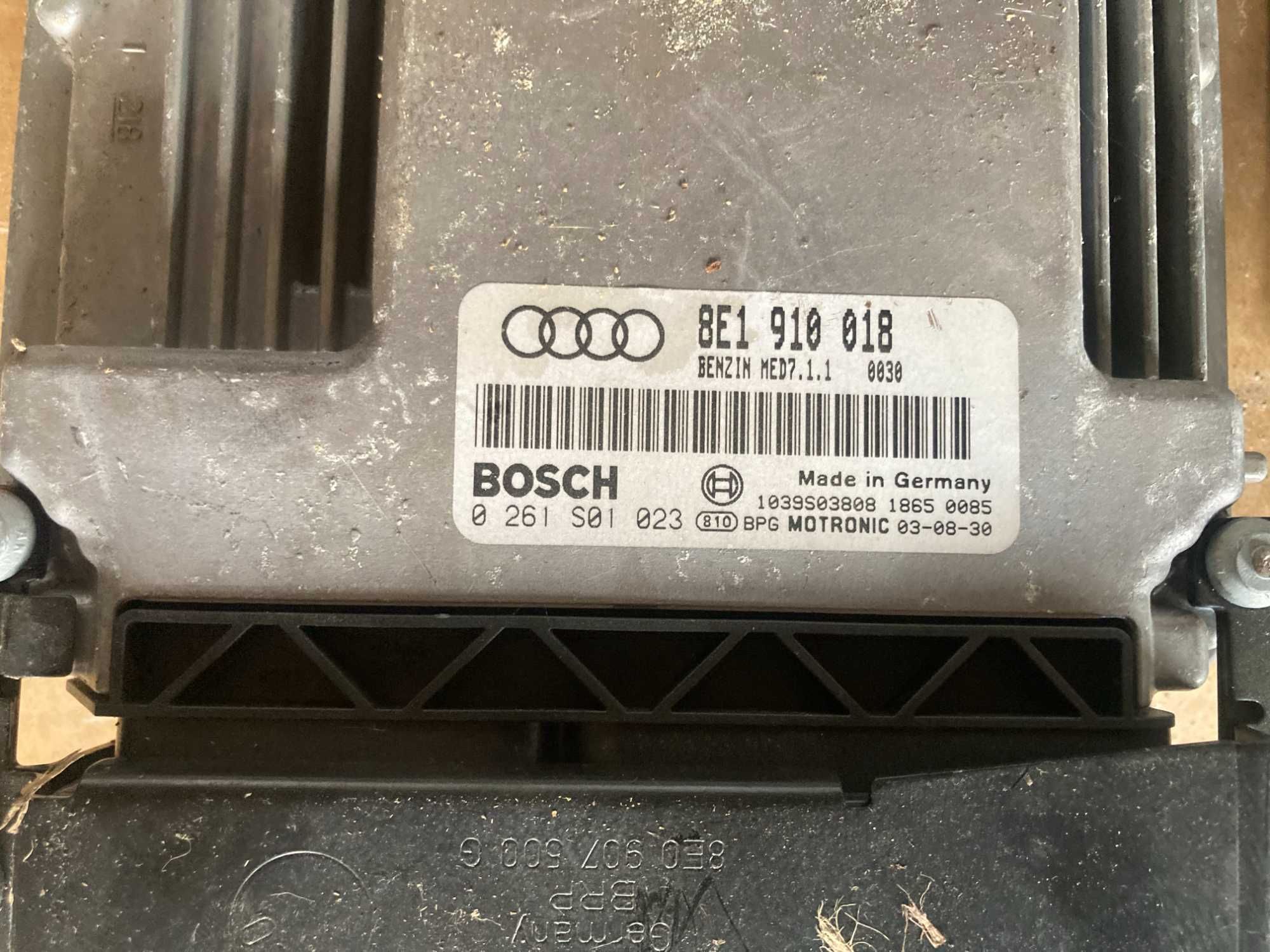 Компютър еку ecu електронен блок двигател Audi A4 B6 2.0FSI 150кс awa
