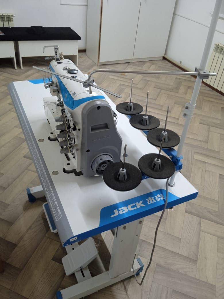 Продам распошивальную швейную машину JAC-W4