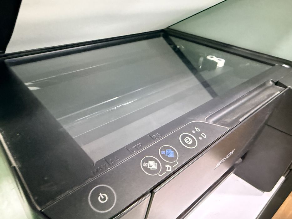 Epson l3100 sotiladi aybi yoq yaxshi ishlidi