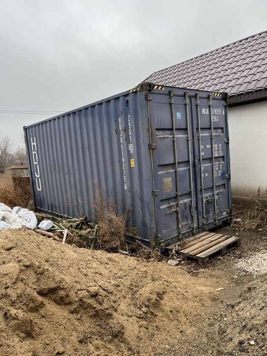 Продается жилой контейнер длиной 6 метров высота 2,6