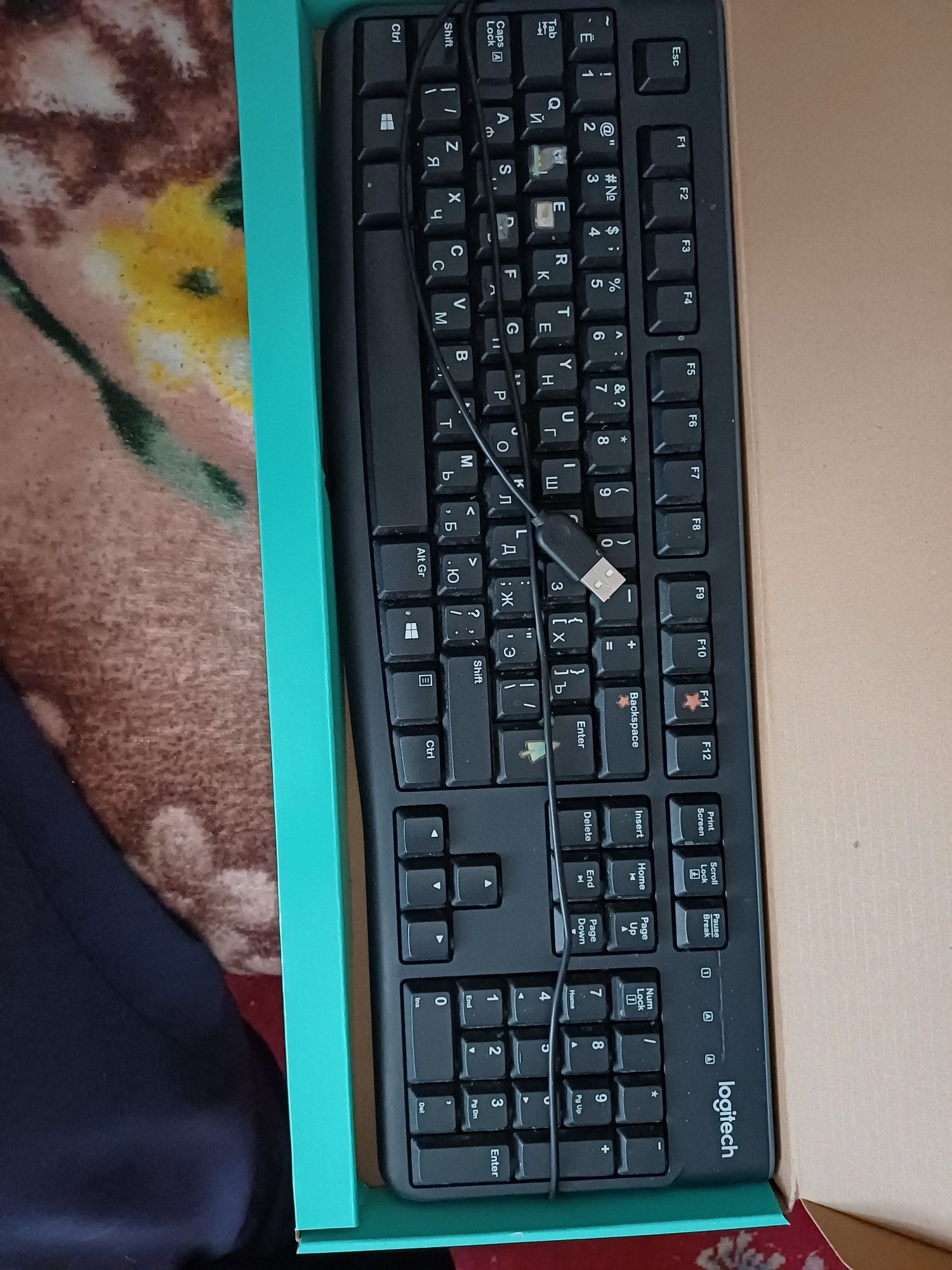 Продам клавиатуру Logitech для компьютера.