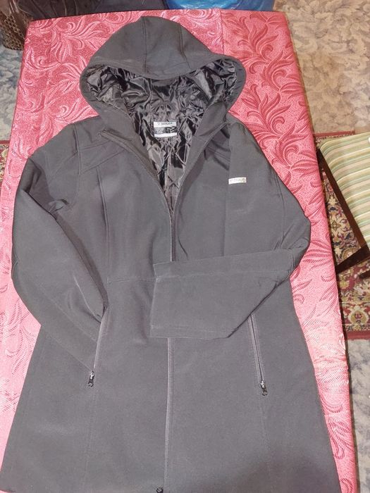 Geacă izolată Brugi cu glugă