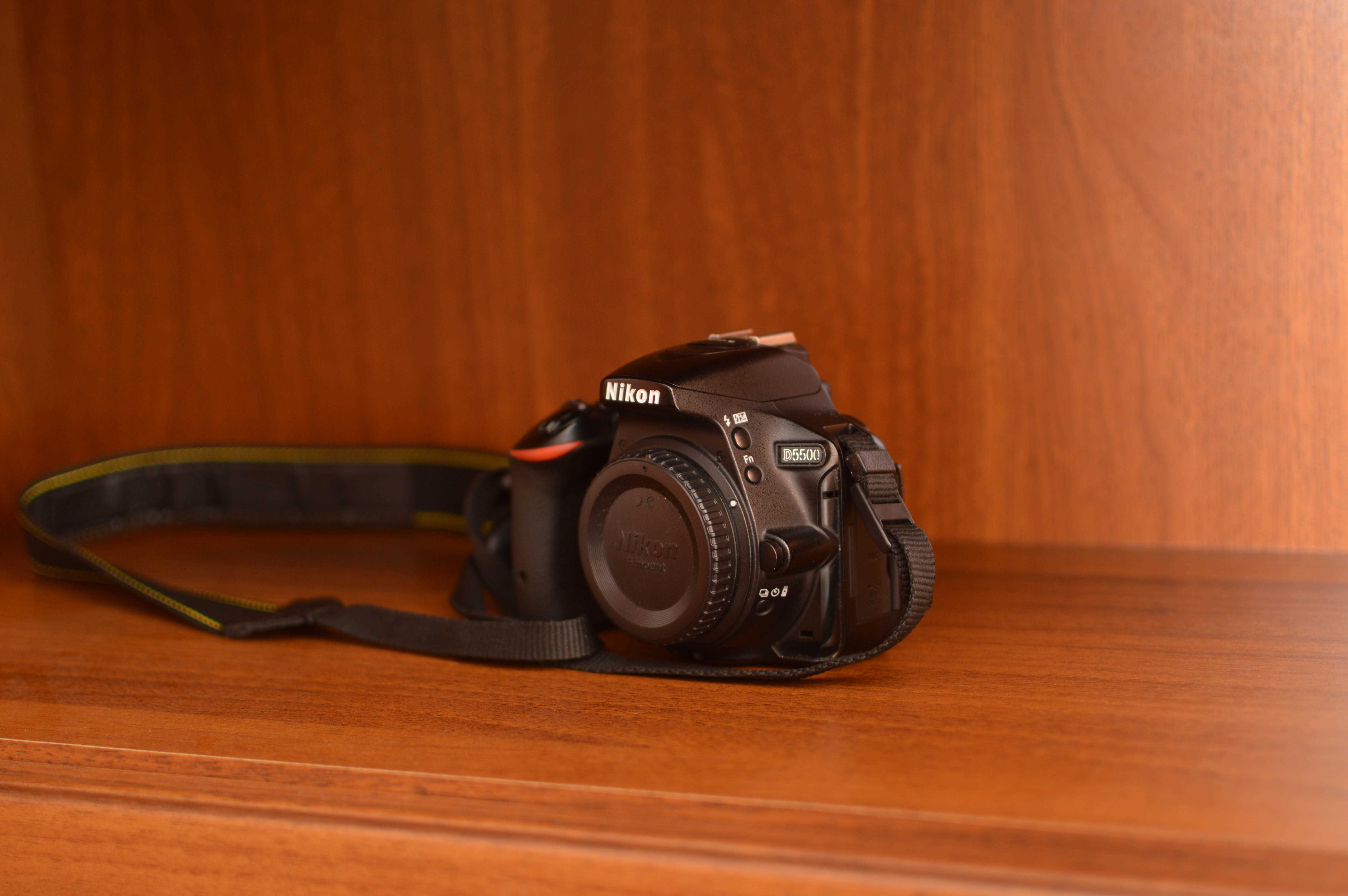 Body Nikon D5500 + obiective si blitz uri