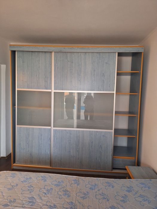 Vând dresing aproape nou!